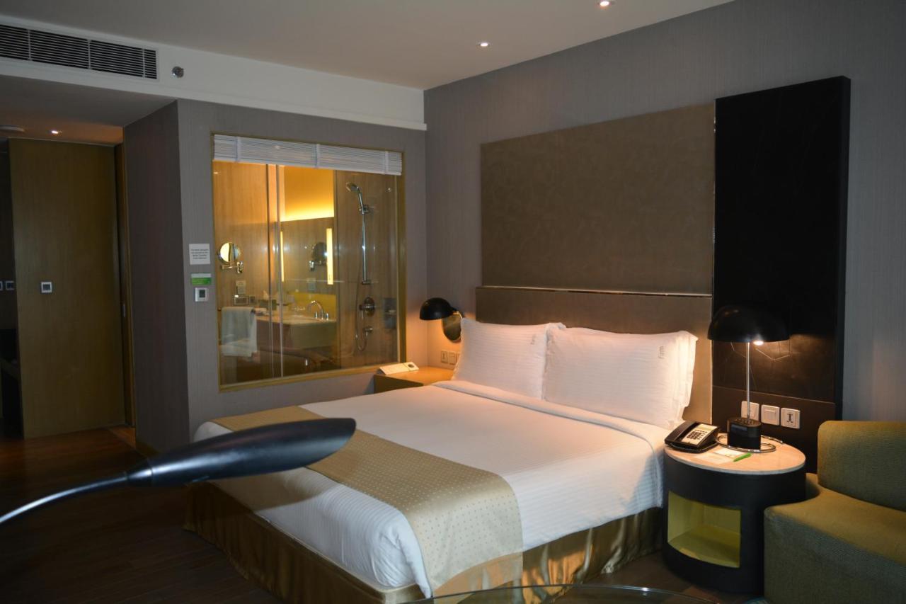 Standard King Room - Non-Smoking